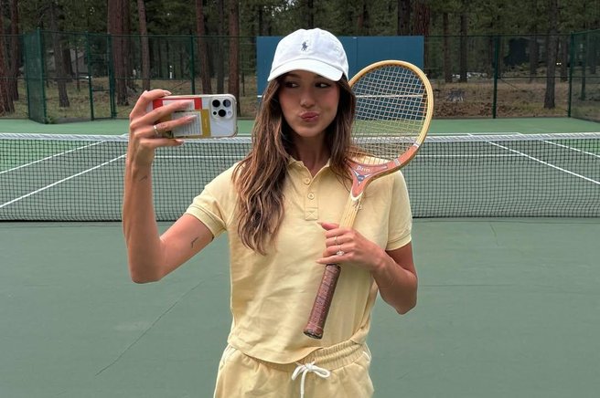 Zakaj je tenis najbolj šik poletna aktivnost, ki jo morate preizkusiti