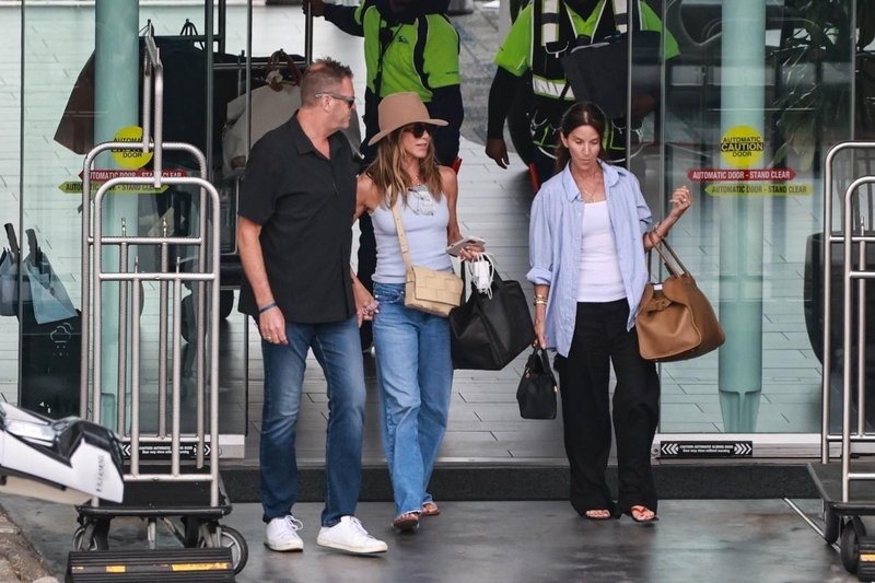 Jennifer Aniston kavbojke