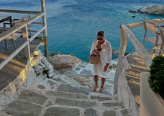Ta grški otok je neodkrit raj – pravijo, da je kot Santorini pred 30 leti