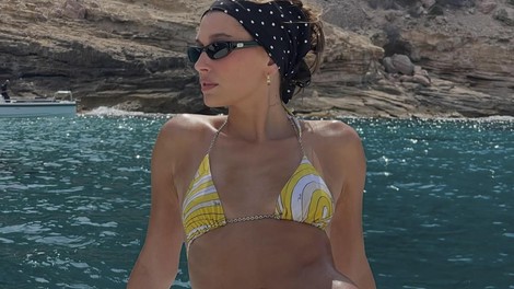 Hailey Bieber, morje, plaža, poletje, bikini, kopalke