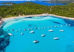 13 najlepših hrvaških plaž, ki jih boste želeli obiskati to poletje (oboževali jih bodo tudi otroci!)