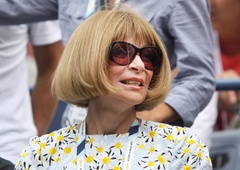 Anna Wintour že 30 let nosi te vsestranske sandale, narejene posebej zanjo – le enkrat so doživeli "prenovo"