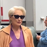 Meryl Streep ujeta v ikoničnem stajlingu na snemanju Hudičevke v Pradi 2