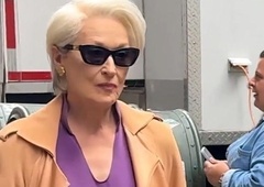 Meryl Streep ujeta v ikoničnem stajlingu na snemanju Hudičevke v Pradi 2