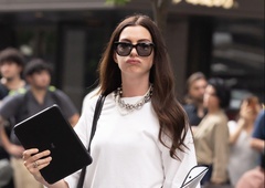 Razkrivamo najnovejše stajlinge Anne Hathaway iz snemanja Hudičevke v Pradi 2
