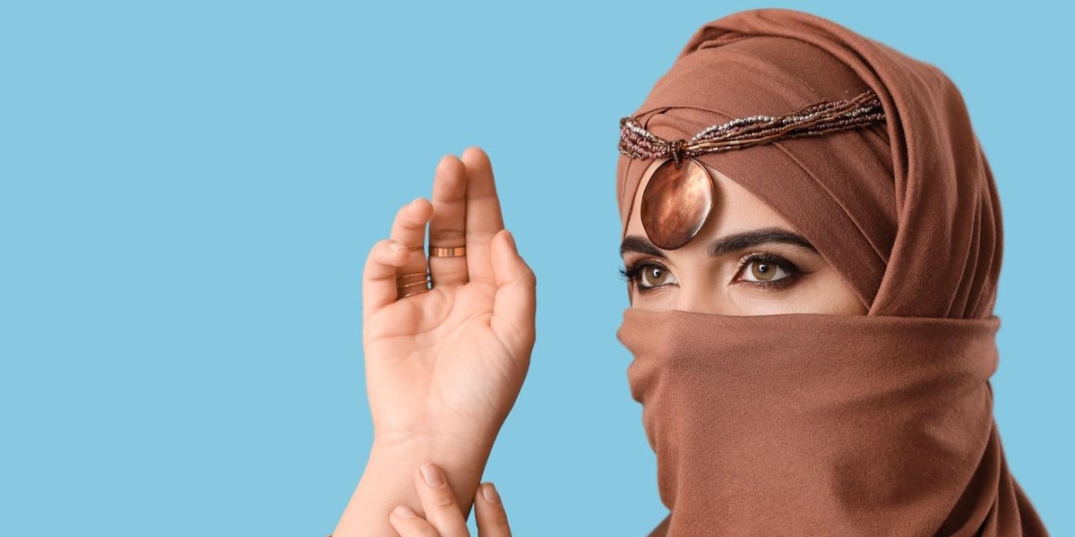 Arabska princesa si je snela hidžab in na kolena spravila modni svet: s svojo lepoto očarala še največje skeptike