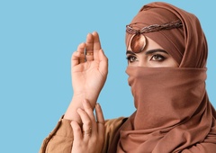 Arabska princesa si je snela hidžab in na kolena spravila modni svet: s svojo lepoto očarala še največje skeptike