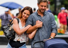 Torbica, ki smo jo vse želele v 2000-ih, je spet v trendu: nosi jo tudi Katie Holmes