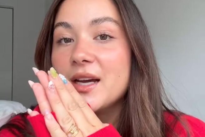 Vaši nohti med gel manikiro ne bi smeli peči: nohtna stilistka razkriva, zakaj “vročinski sunki” niso normalni