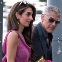 Amal Clooney v obleki, ki jemlje dih: še kako zepljiva in niti malo vulgarna