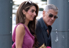 Amal Clooney v obleki, ki jemlje dih: še kako zepljiva in niti malo vulgarna