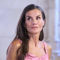 Očarljiv stajling, ki ga lahko nosite vsak dan: Kraljica Letizia se ne odpove kombiniranju teh preprostih modnih kosov