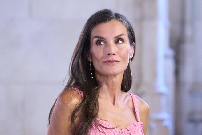 Očarljiv stajling, ki ga lahko nosite vsak dan: Kraljica Letizia se ne odpove kombiniranju teh preprostih modnih kosov
