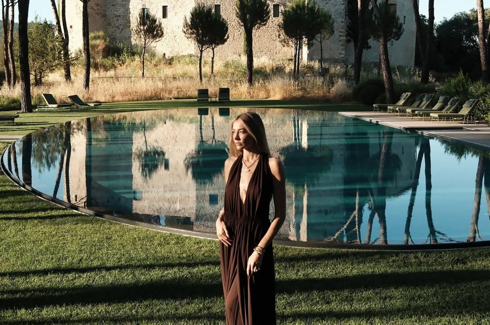 "Vsi moji najljubši parfumi vsebujejo to sanjsko noto": diši po dragih italjanskih vilah in počitnicah v Kalabariji (foto: Instagram/@hannahchody)