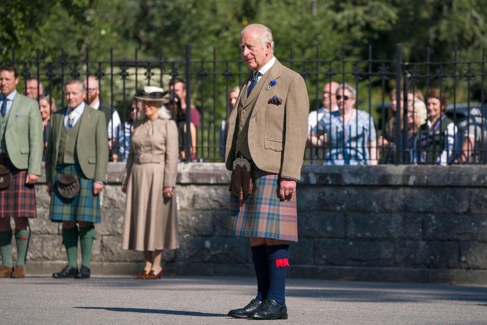 Kilt ni zgolj modna odločitev, temveč nosi močan kulturni pomen. Gre za tradicionalno škotsko oblačilo, ki ga pogosto nosijo pripadniki …