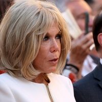 Francoska prva dama očarala z enim samim kosom, ki bi ga oblekle za v službo!