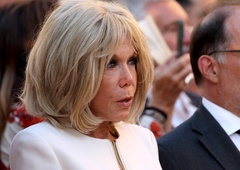 Francoska prva dama očarala z enim samim kosom, ki bi ga oblekle za v službo!