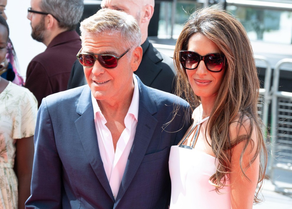 Čeprav se George in Amal Clooney približujeta 11. obletnici poroke, še vedno ohranjata sladko, romantično energijo mladoporočencev – to pa …