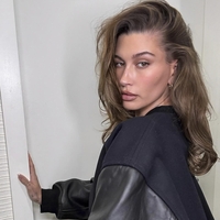 Nova jakna iz Zare spominja na prestižni YSL model: stane pod 60 € in kar kopni iz polic