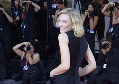 Cate Blanchett je prava paša za oči v dih jemajoči obleki (en edinstven detajl še posebej izstopa)