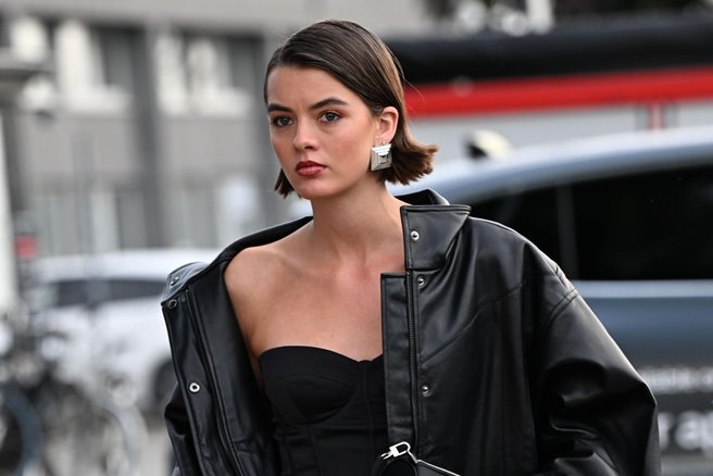 Nova jakna iz Zare spominja na prestižni YSL model: stane pod 60 € in kar kopni iz polic