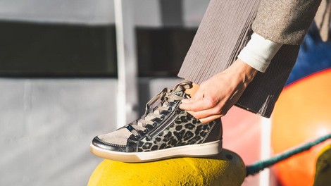 Leopardast vzorec in kovinski sijaj kot jesenski must have