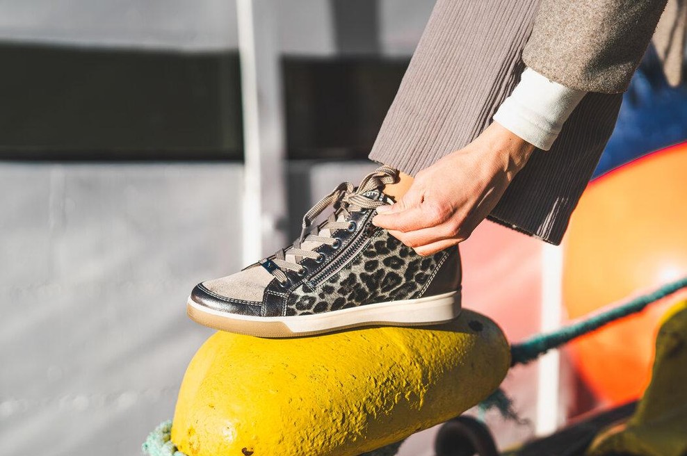 Leopardast vzorec in kovinski sijaj kot jesenski must have (foto: promocijska fotografija)