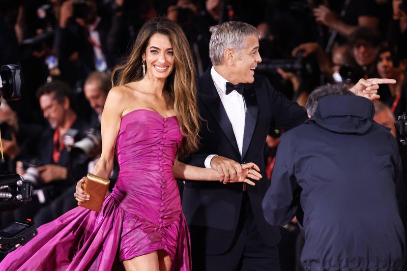 Amal Clooney predstavila najbolj vročo pričesko te jeseni, navdihnjeno s strani valižanske princese