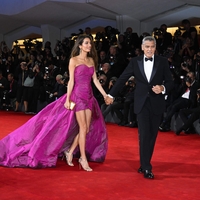 Amal Clooney predstavila najbolj vročo pričesko te jeseni, navdihnjeno s strani valižanske princese