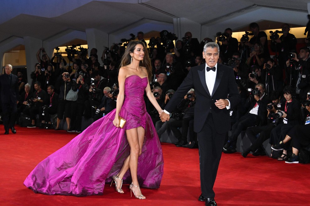 Amal Clooney predstavila najbolj vročo pričesko te jeseni, navdihnjeno s strani valižanske princese (foto: Profimedia)