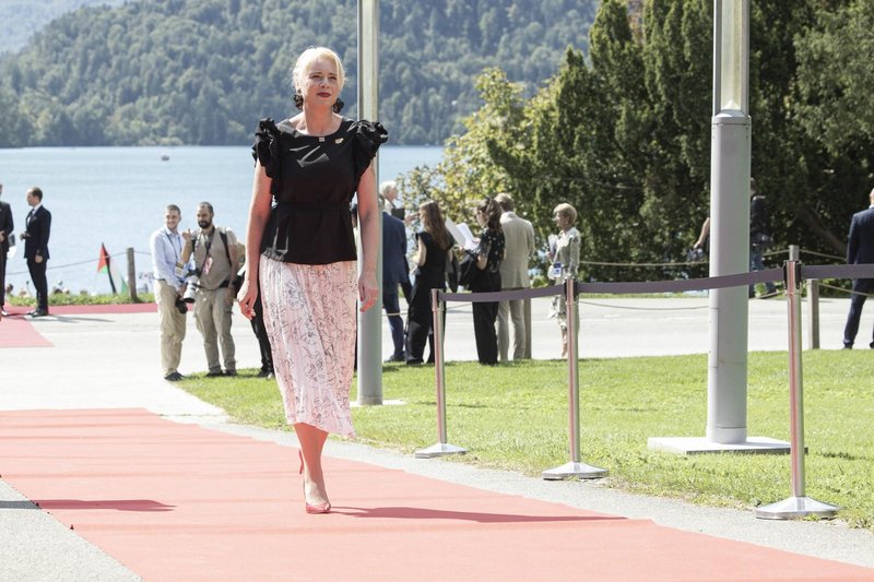 Urška Klakočar Zupančič unikaten nakit uhani KUOLMi
