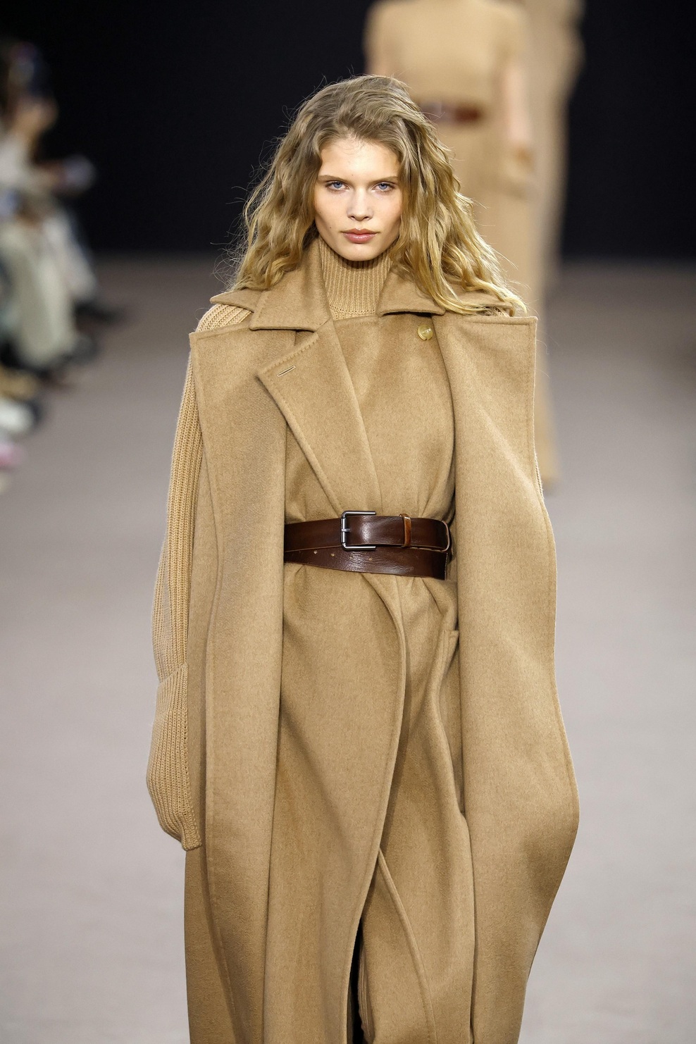 Ključni kosi, odtenki in dodatki, ki jih potrebujete to sezono (foto: Profimedia)