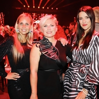 Ana Praznik nosila drzne čevlje (še bolj pa je izstopala njena torbica za 120 evrov)
