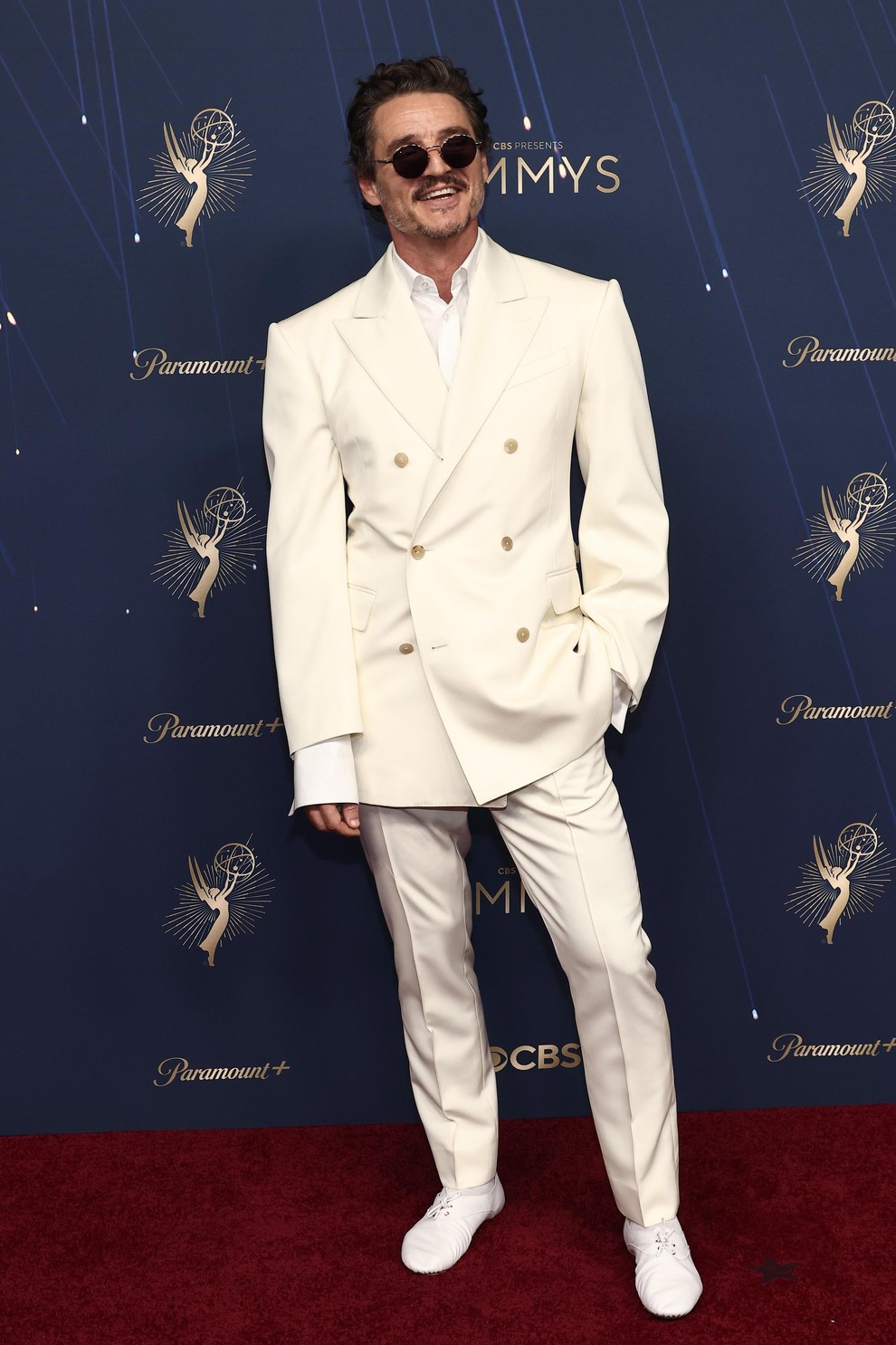 Pedro Pascal v Celine