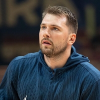 Luka Dončić kot ga še niste videli: tokrat osupnil brez dresa!