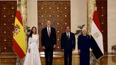 Španska kraljica Letizia bela obleka čipka