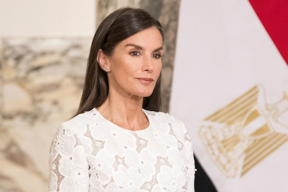 Španska kraljica Letizia bela obleka čipka