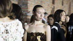 Utrinek modne revije ALENA AKHMADULLINA.