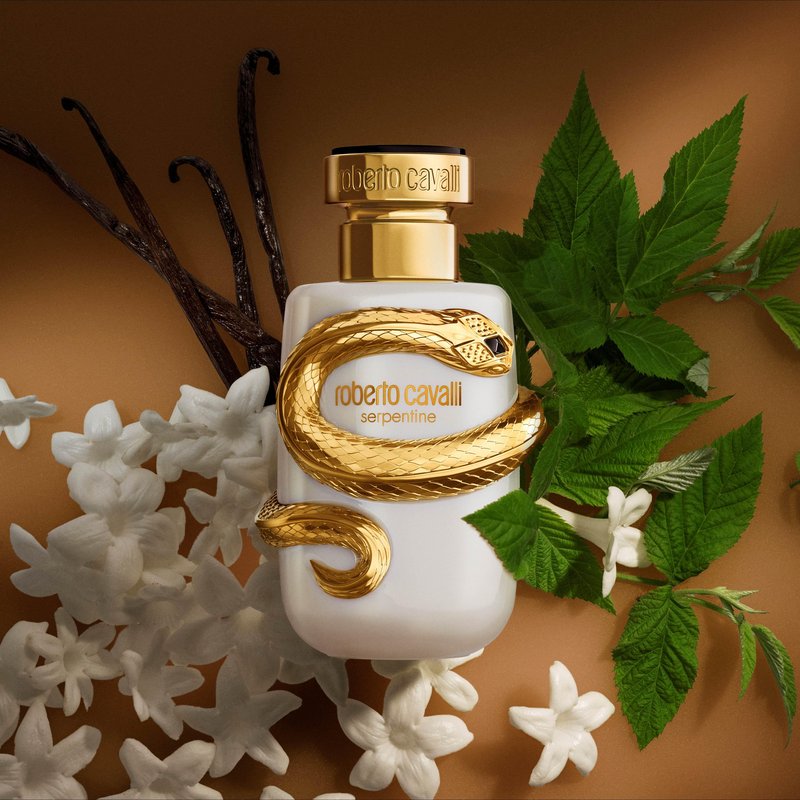 Parfum, ki se spremeni v nakit: Roberto Cavalli predstavil novo dišavo z inovativnim detajlom