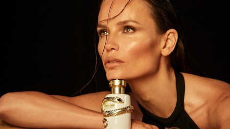 Parfum, ki se spremeni v nakit: Roberto Cavalli predstavil novo dišavo z inovativnim detajlom