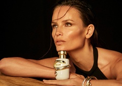 Parfum, ki se spremeni v nakit: Roberto Cavalli predstavil novo dišavo z inovativnim detajlom