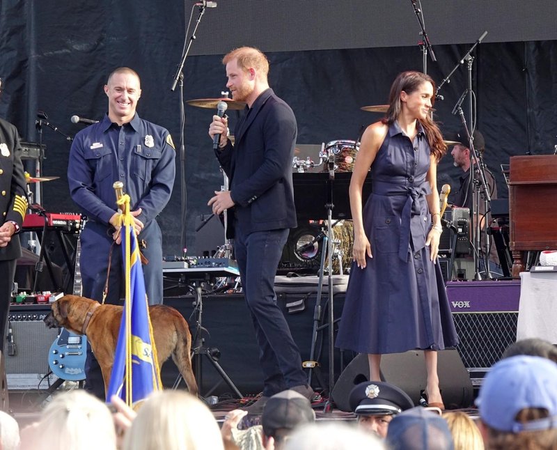 Meghan Markle obleka Carolina Herrera
