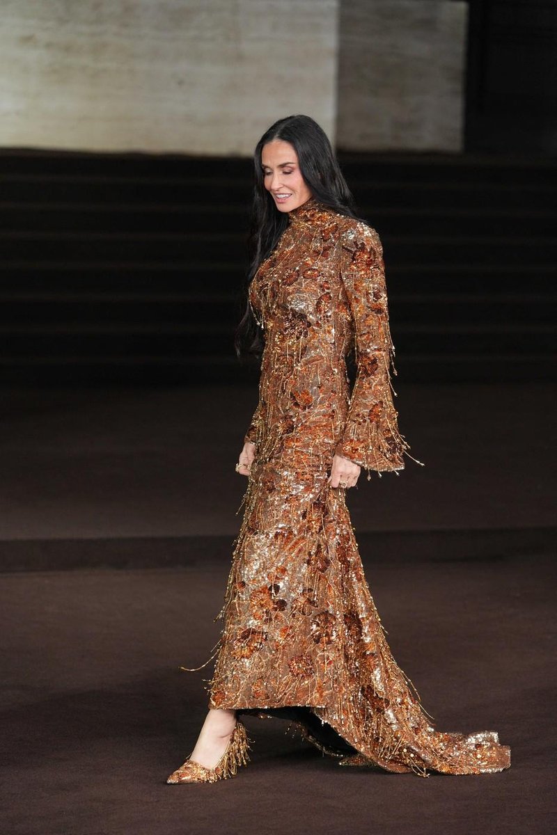 Demi Moore zlata obleka Gucci teden mode Milano