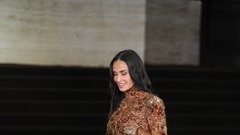 Demi Moore zlata obleka Gucci teden mode Milano