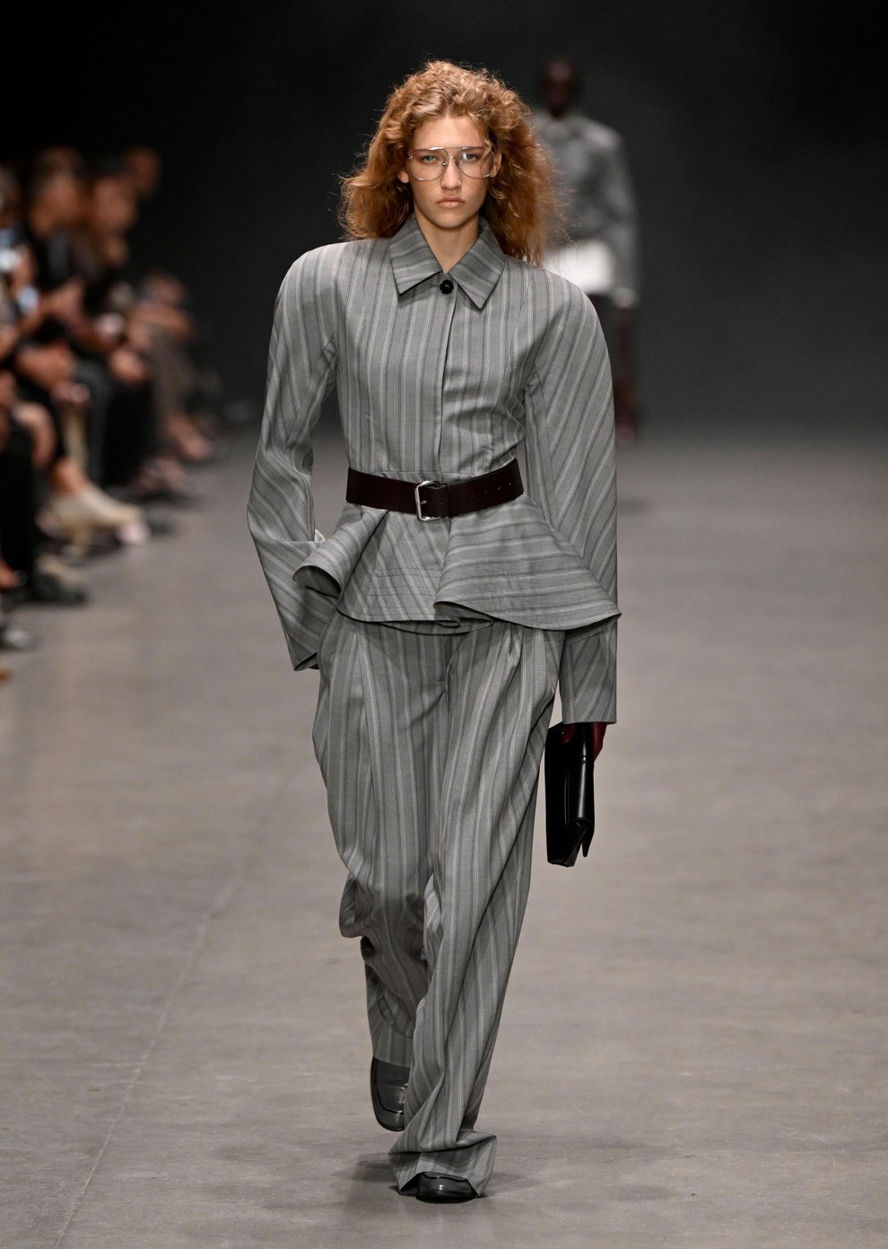Kavbojke, ki čistijo zrak? Stella McCartney presenetila z inovacijami, ki presegajo modo