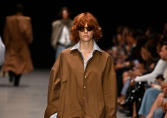 Kavbojke, ki čistijo zrak? Stella McCartney presenetila z inovacijami, ki presegajo modo