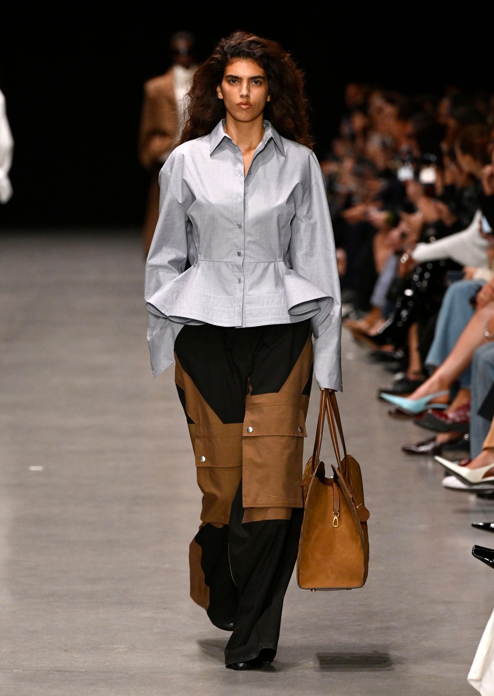 Kavbojke, ki čistijo zrak? Stella McCartney presenetila z inovacijami, ki presegajo modo