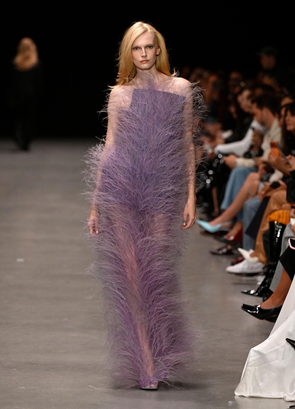 Kavbojke, ki čistijo zrak? Stella McCartney presenetila z inovacijami, ki presegajo modo