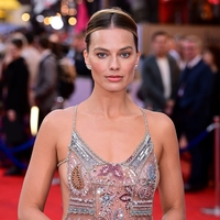 Margot Robbie pokazala popolno figo za jesen, ki jo obožujejo tudi francozinje