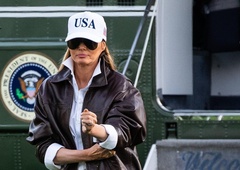 Melania Trump v “Top Gun” slogu navdušila ob obisku ameriške pomorske baze